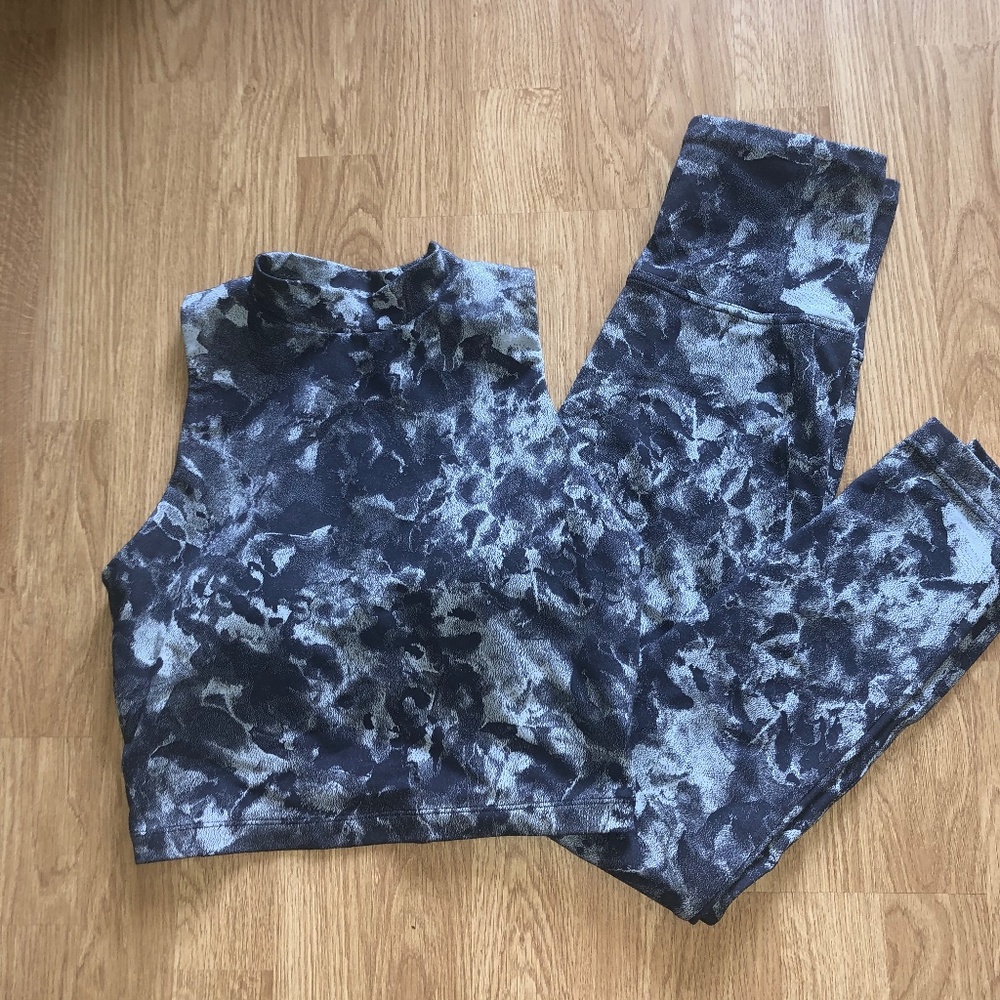 Lolë Sports 2 Piece Yoga Exercise Crop Top & Leggings Brand New!